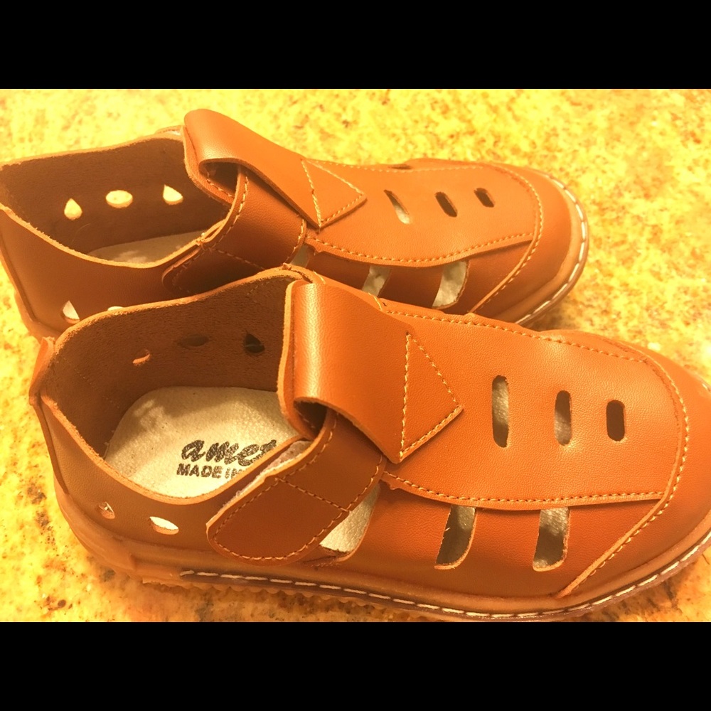 Adorable Sandals - Picture 2 of 5
